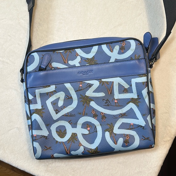 Coach x Keith Haring special edition surfer Hawaii messenger bag. - Picture 1 of 11
